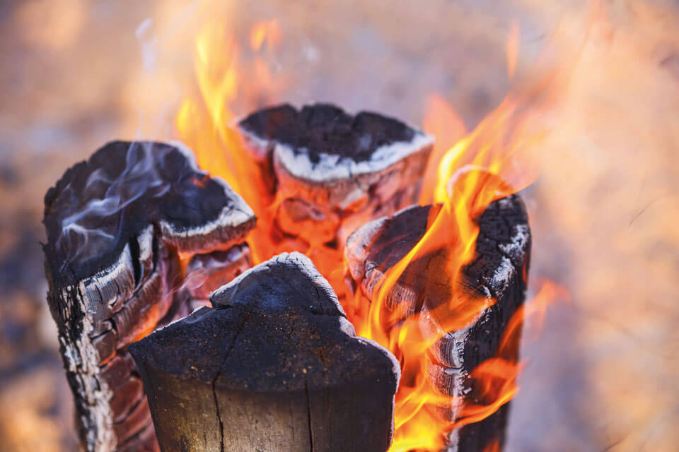 Schwedenfeuer aus eigener Produktion in Warendorf aus heimischem Holz mit gleichmäßigem Abbrennen und ruhigem Flammenbild